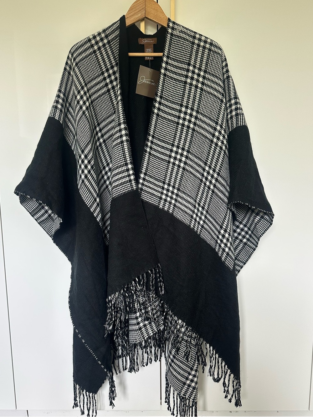 Jessica plaid poncho One size NWT